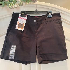 NWT Isaac Mizrahi Shorts, Size 4.